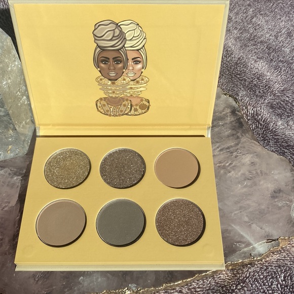 Juvia’s Place Eyeshadow Palette Set - Picture 3 of 3